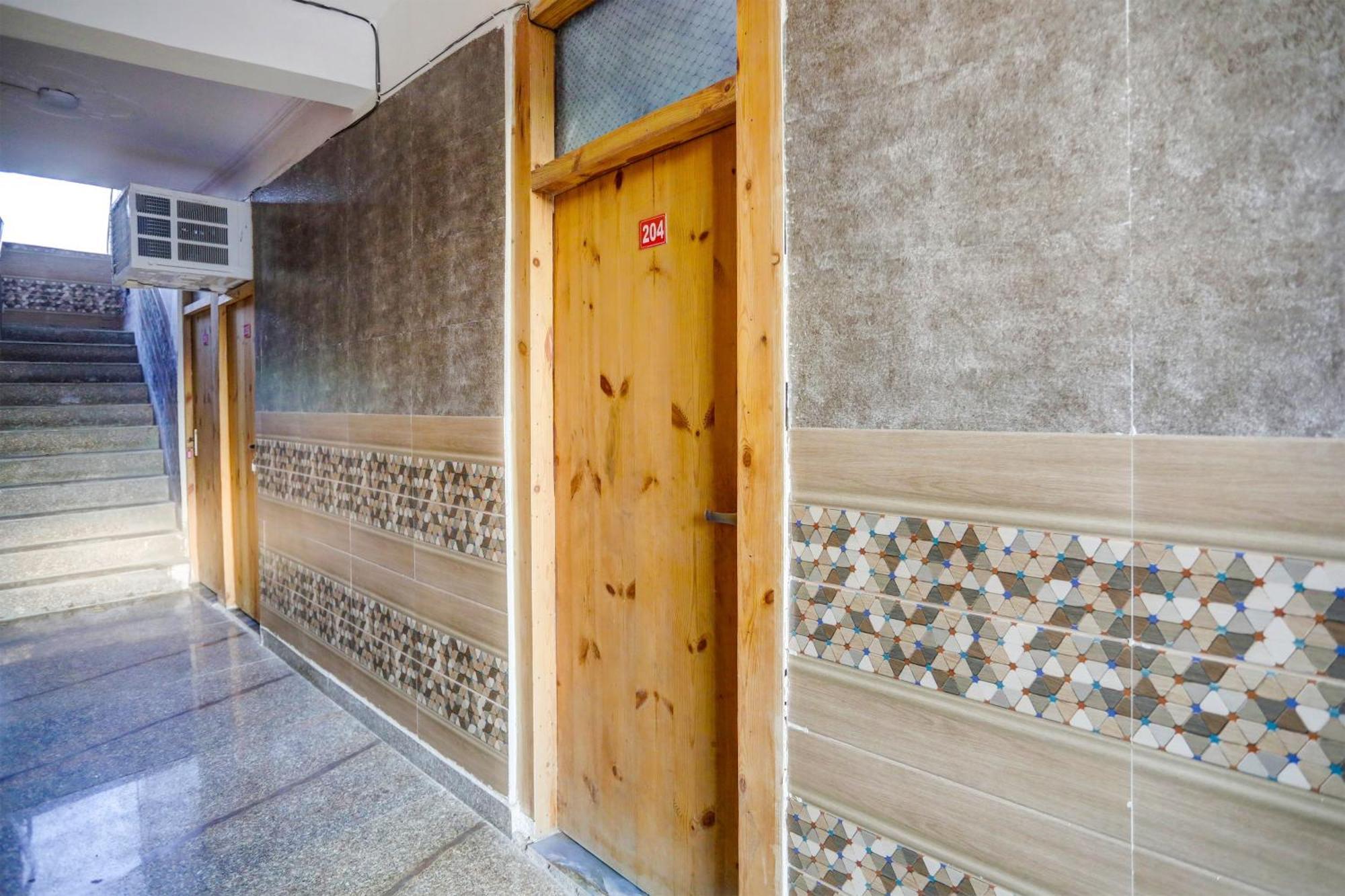Umen Hotel Nearest Sector 66 Noida Luaran gambar